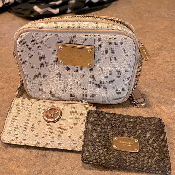 Michael Kors Handbags - MK crossbody
